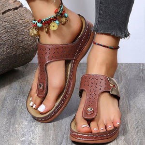 2022 New Women's Metal Decor Feature Pattern Wedge Flip-Flops